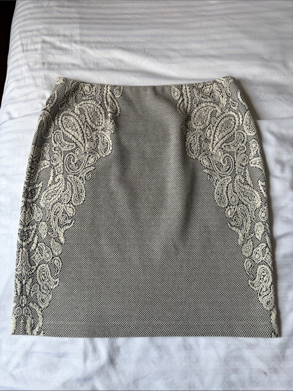 Elegant Cream Lace-Detail Pencil Skirt - Women's